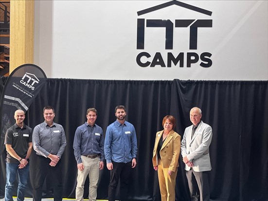 Camps NT : Une usine de fabrication où le bois est à l'honneur