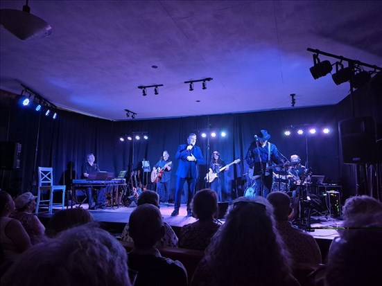 265 chanceux assistent au spectacle de Mario Pelchat à Vauvert